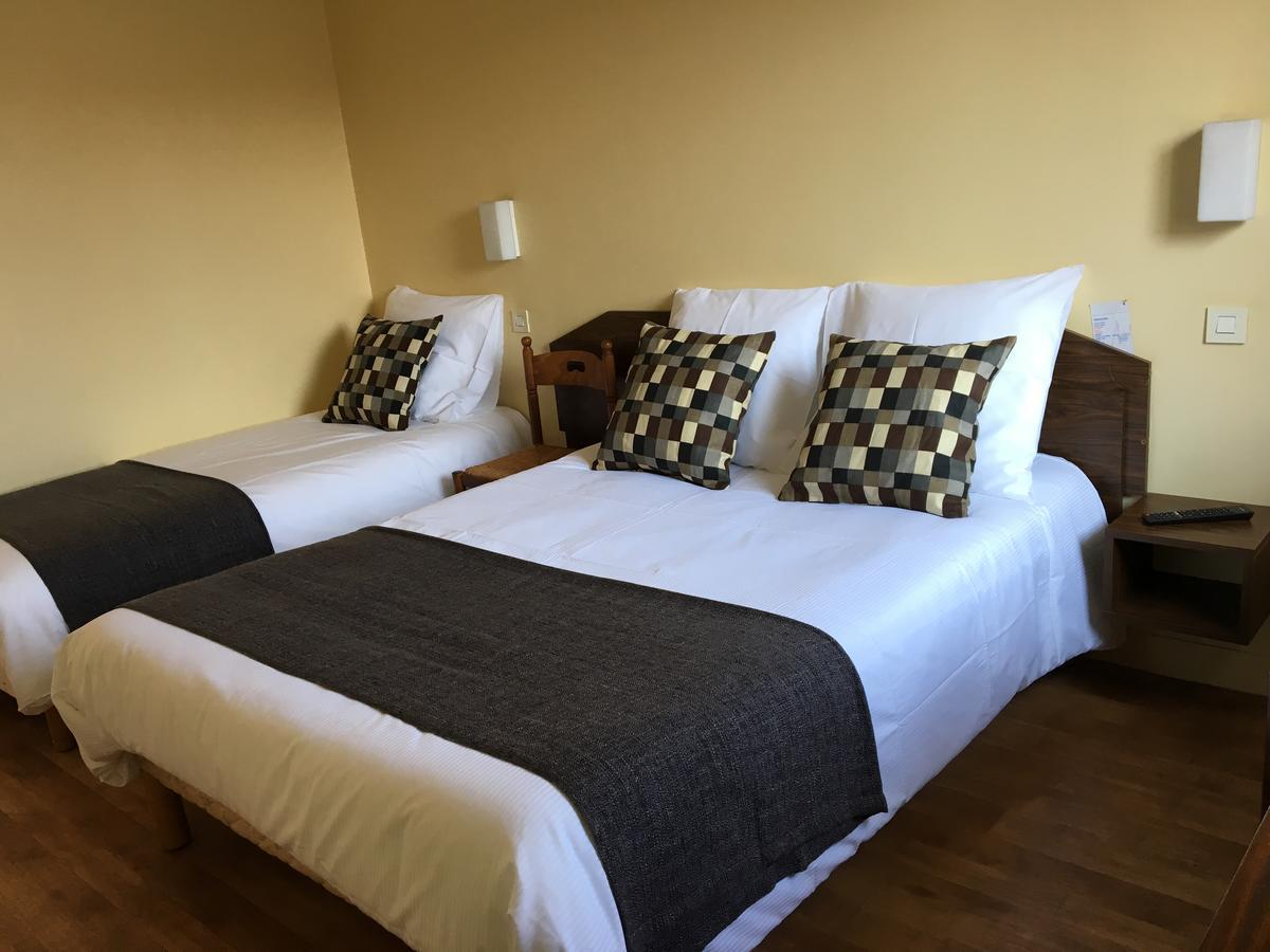 Hotel Le Dauphin Saint-Denis-de l'Hotel Luaran gambar