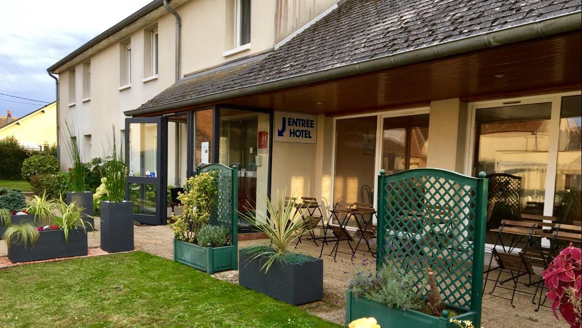 Hotel Le Dauphin Saint-Denis-de l'Hotel Luaran gambar