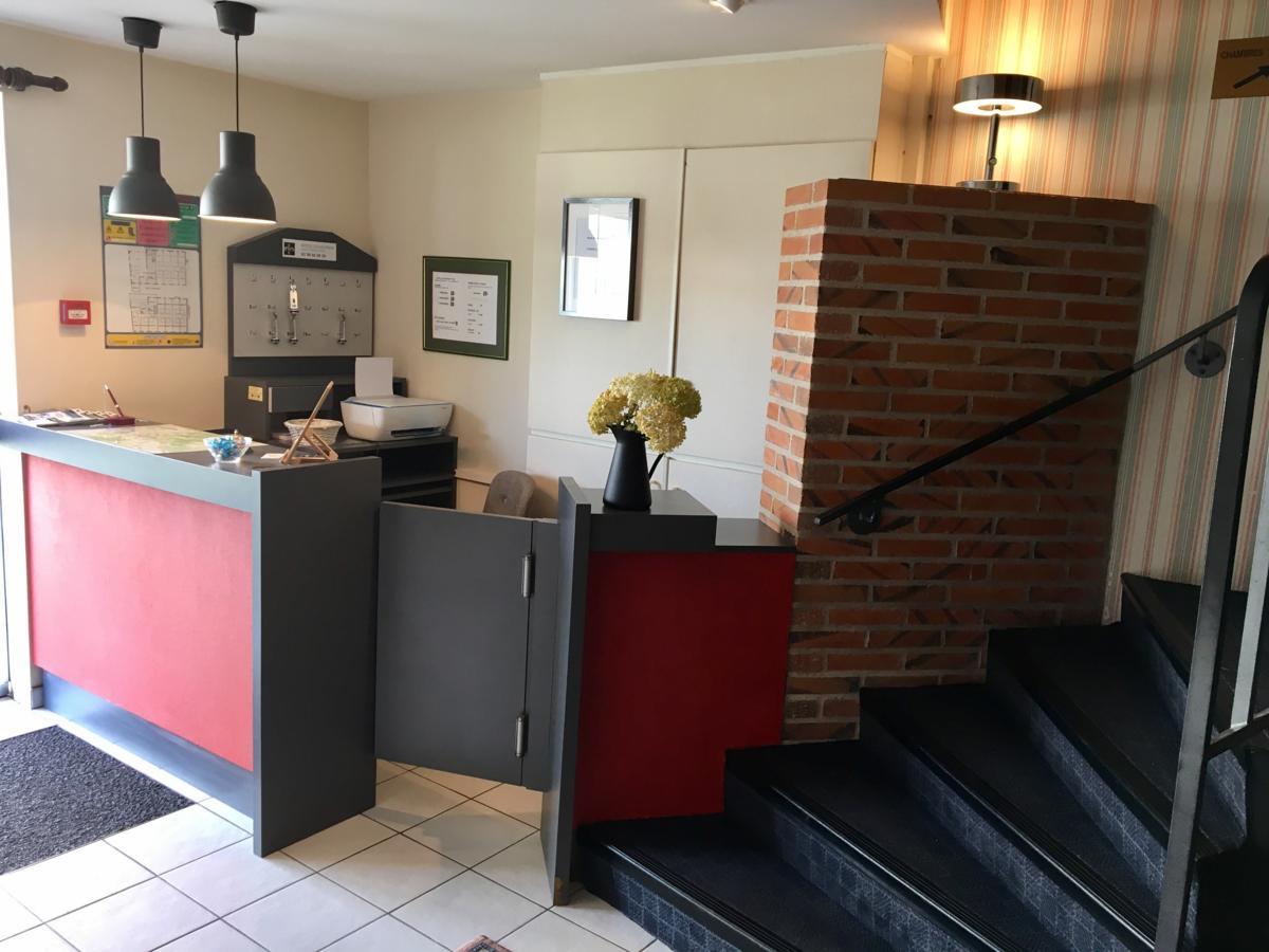 Hotel Le Dauphin Saint-Denis-de l'Hotel Luaran gambar