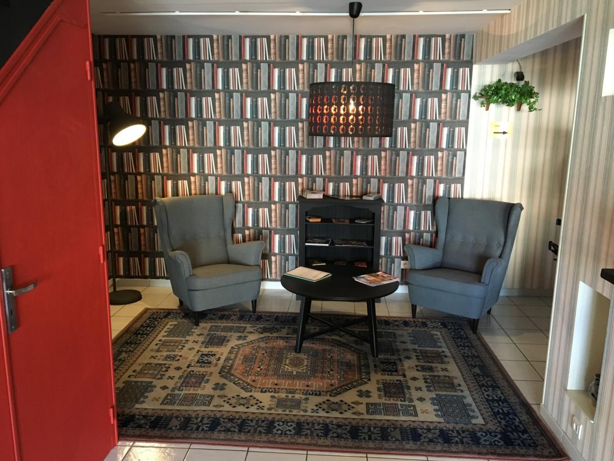 Hotel Le Dauphin Saint-Denis-de l'Hotel Luaran gambar